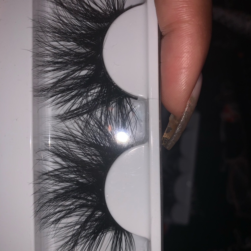eyelashes